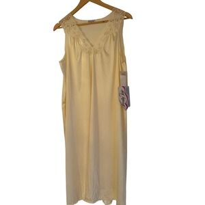 Vintage Vanity Fair NWT Medium Nightgown Chamois Yellow Lace Satin Tricot Slip